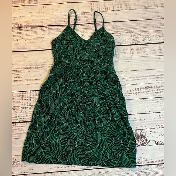 Mossimo size 2 green and black dress with pockets! - Picture 1 of 4